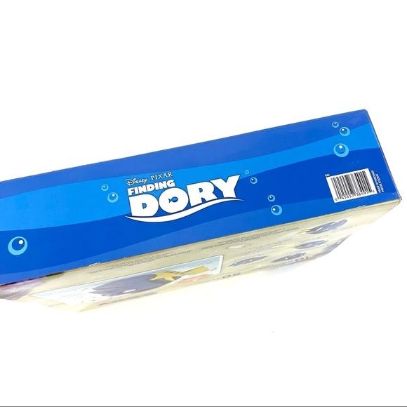 Finding Dory Kids Fish Swimming Toy - Picture 3 of 4
